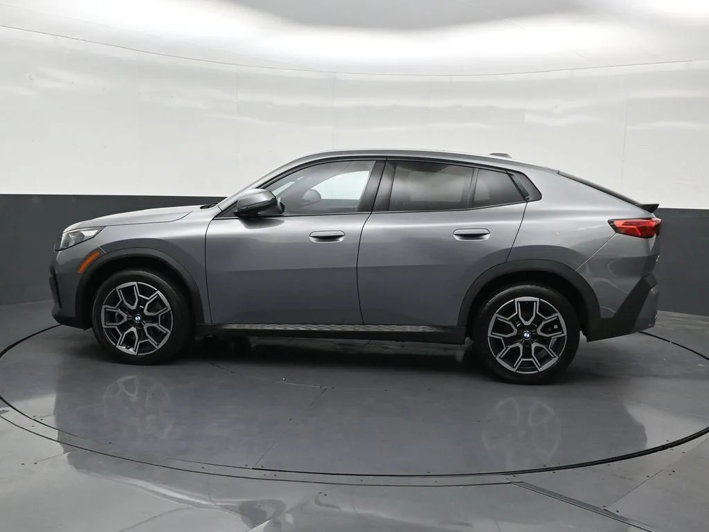 2025 BMW X2 xDrive28i photo 2