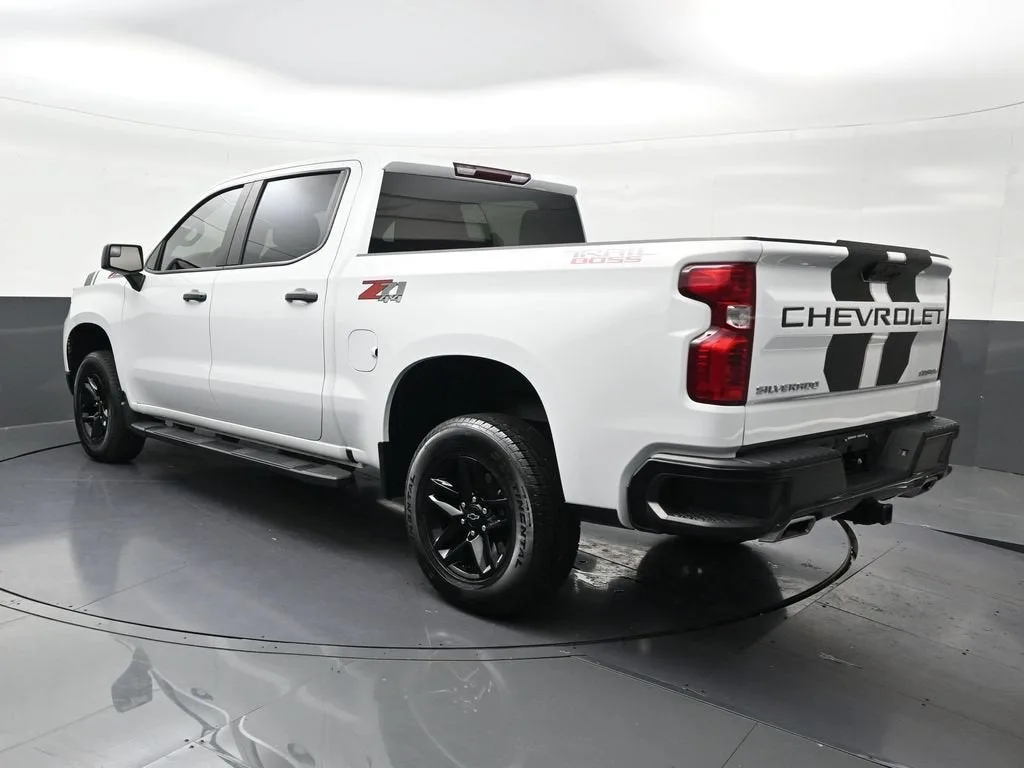2025 Chevrolet Silverado 1500 Custom Trail Boss photo 3