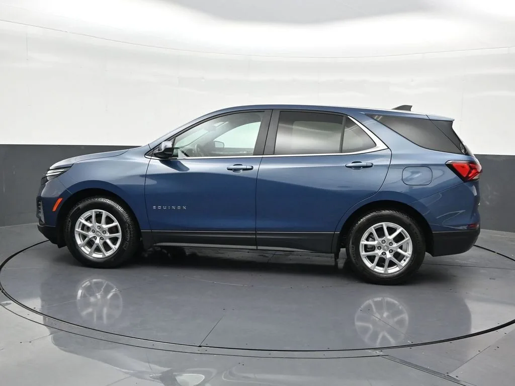 2024 Chevrolet Equinox LT photo 2