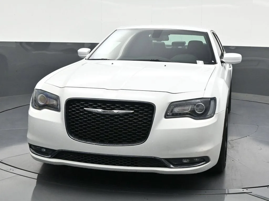 2020 Chrysler 300 300S photo 9