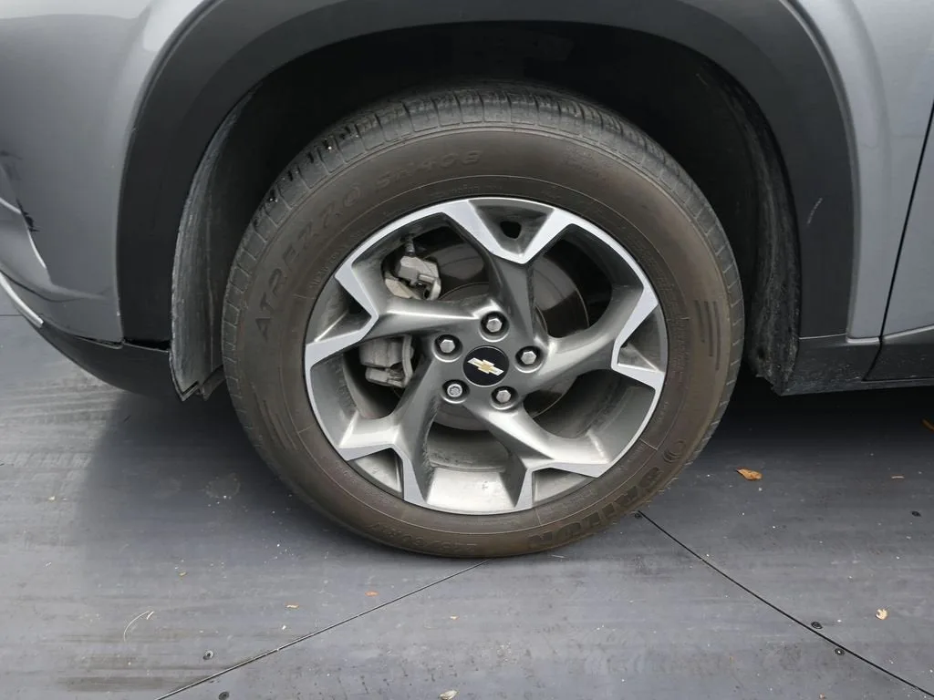 2024 Chevrolet Trax LT photo 9