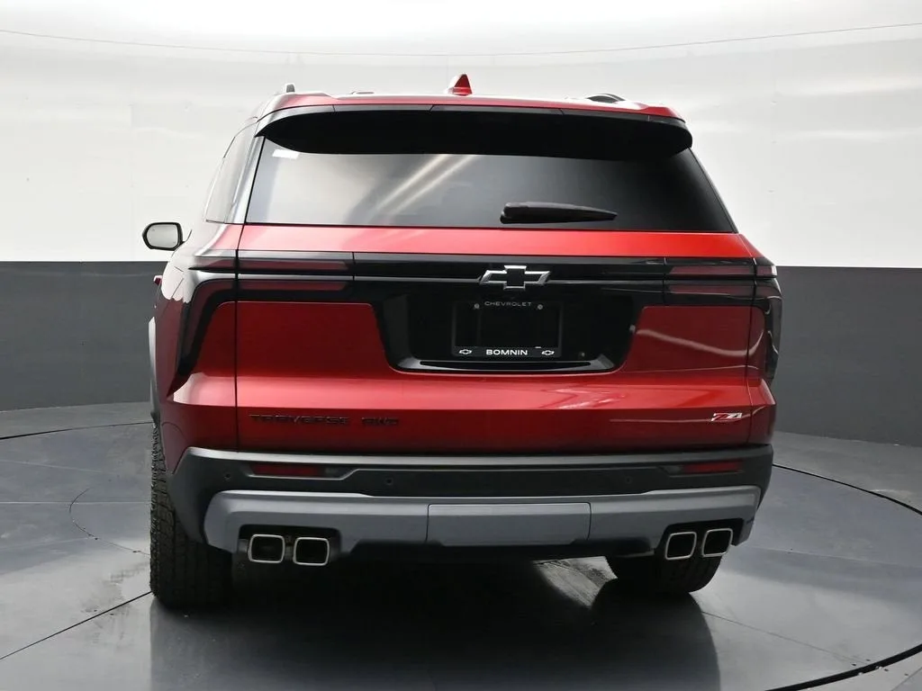 2025 Chevrolet Traverse Z71 photo 4