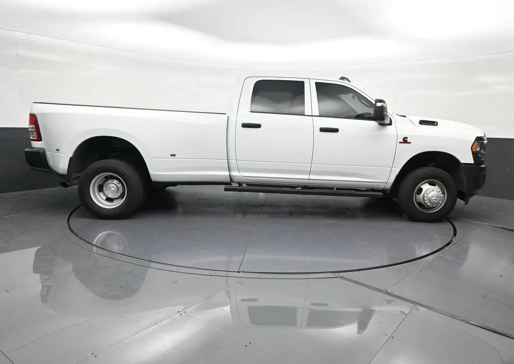2024 RAM 3500 Tradesman Crew Cab 4x4 8' Box photo 7