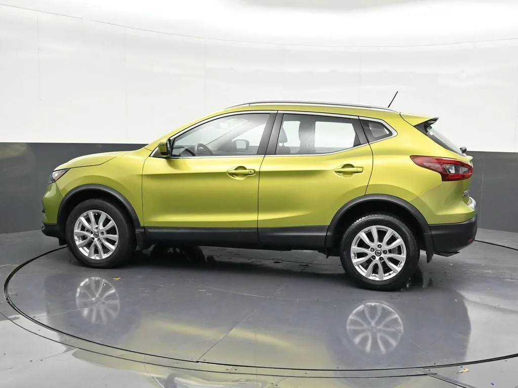 2021 Nissan Rogue Sport SV photo 2