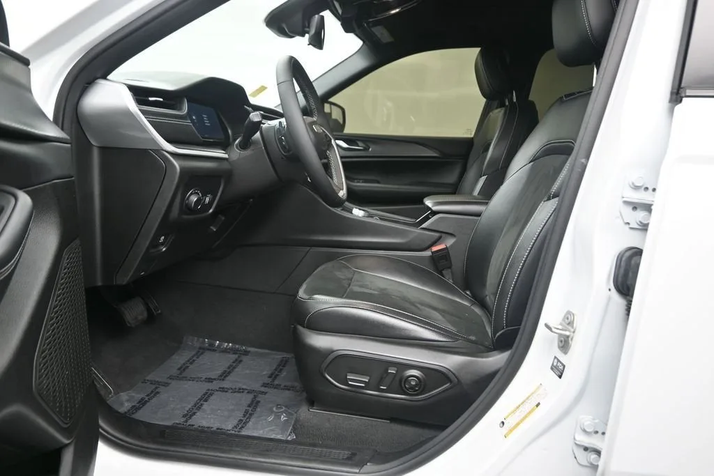 2024 Jeep Grand Cherokee L Altitude X 4x4 photo 12