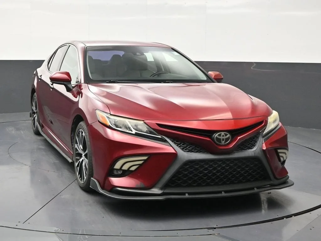 2018 Toyota Camry SE photo 7