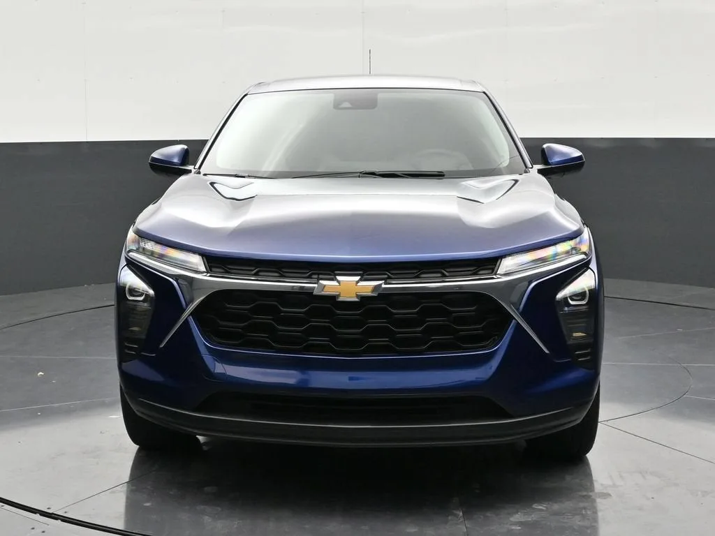 2024 Chevrolet Trax LS photo 8