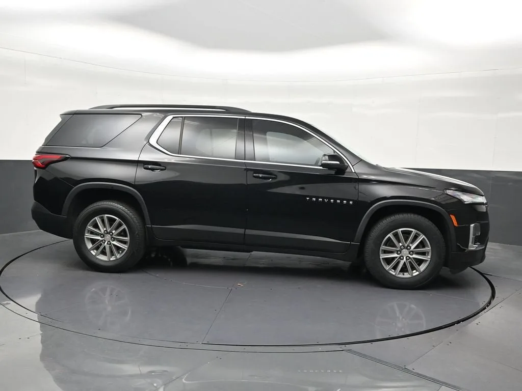 2023 Chevrolet Traverse LT Cloth photo 7