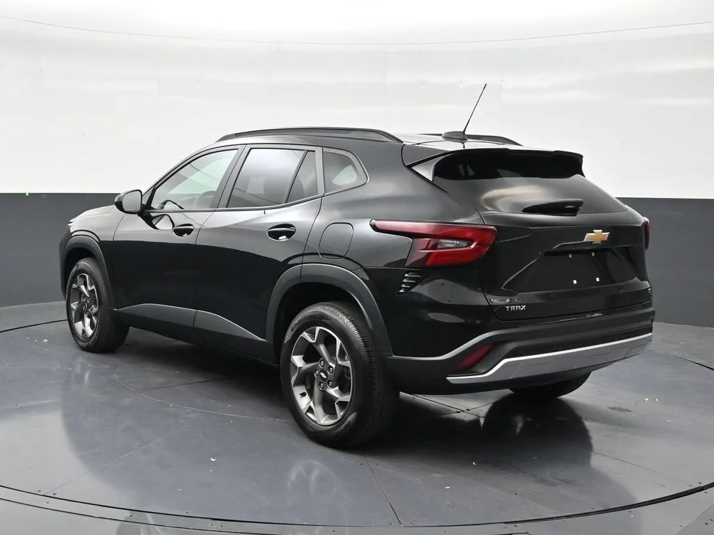 2024 Chevrolet Trax LT photo 3