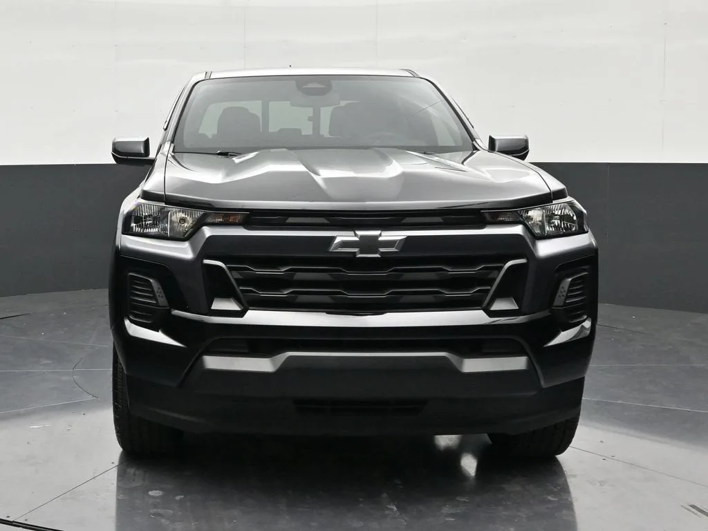 2025 Chevrolet Colorado WT/LT photo 8