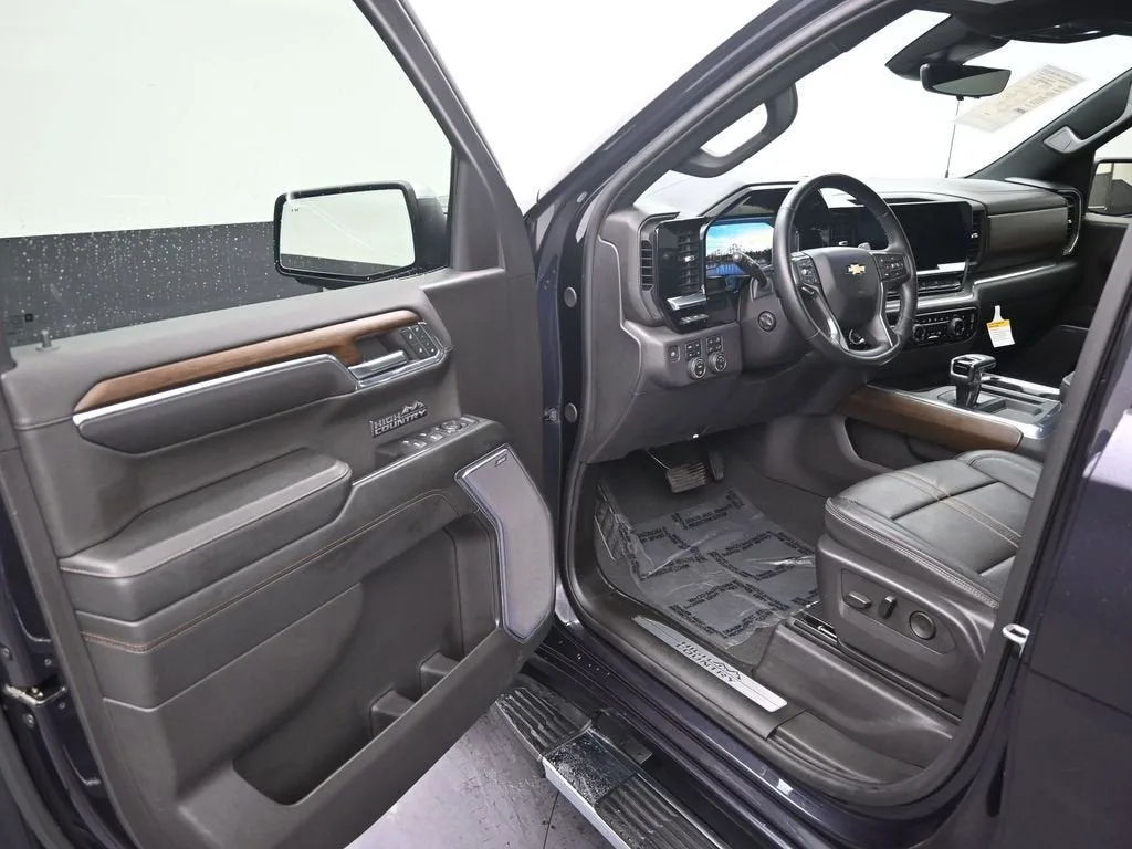 2024 Chevrolet Silverado 1500 High Country photo 10