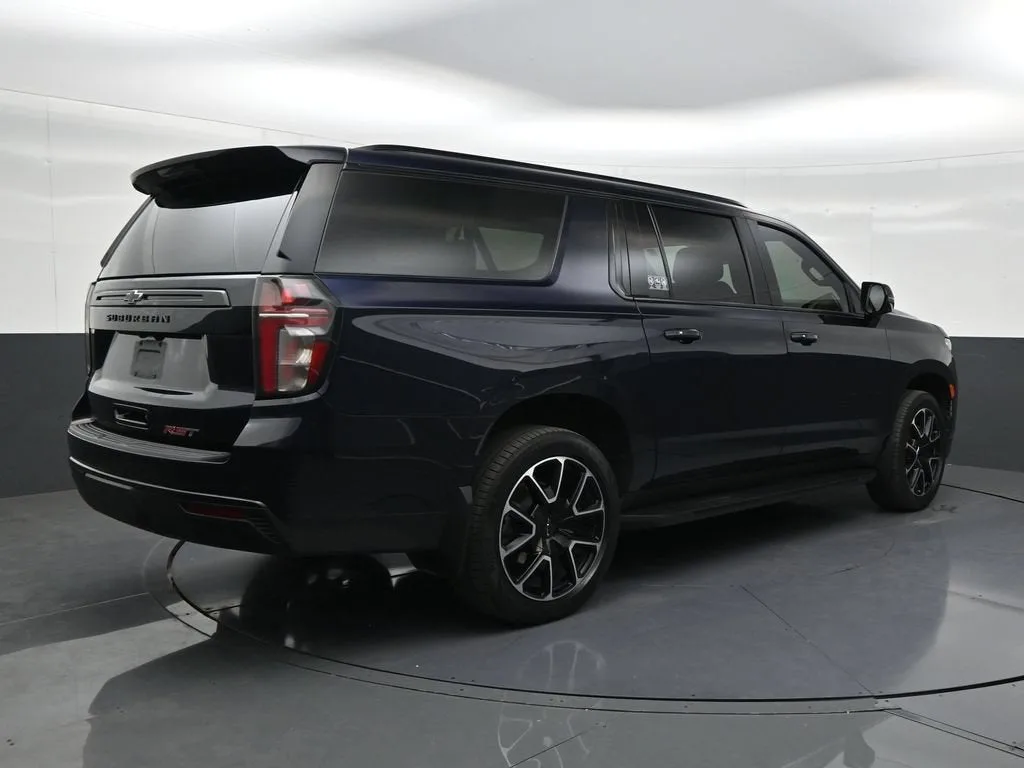 2024 Chevrolet Suburban RST photo 5