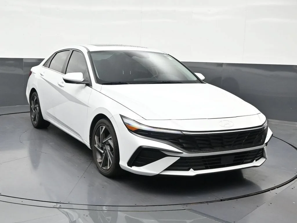 2025 Hyundai Elantra SEL Convenience photo 8