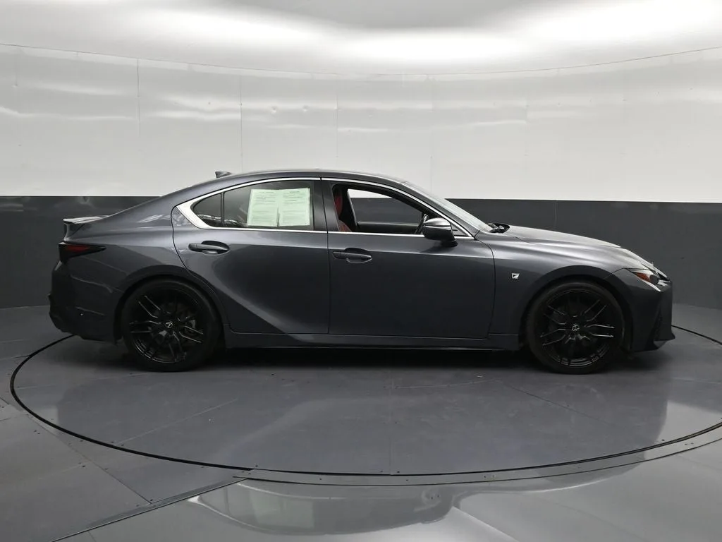 2023 Lexus IS 350 F SPORT photo 4