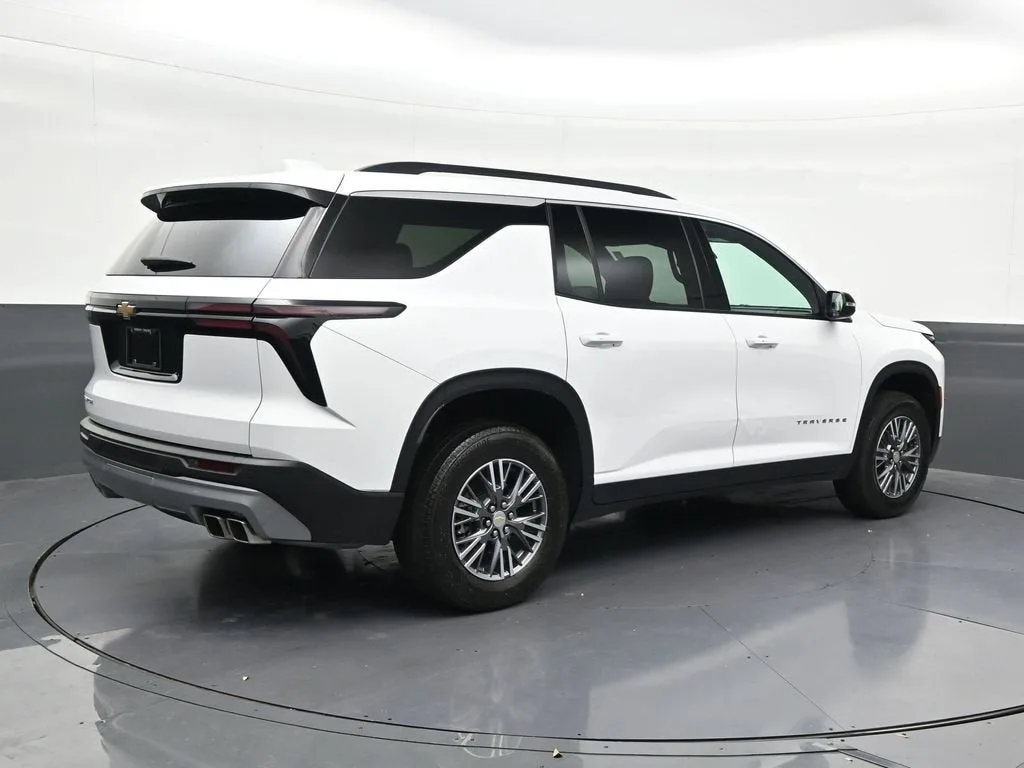 2025 Chevrolet Traverse LT photo 5