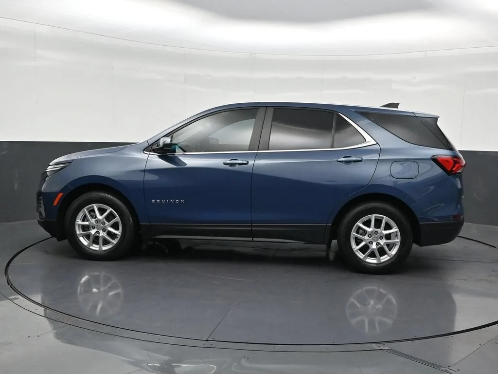 2024 Chevrolet Equinox LT photo 2