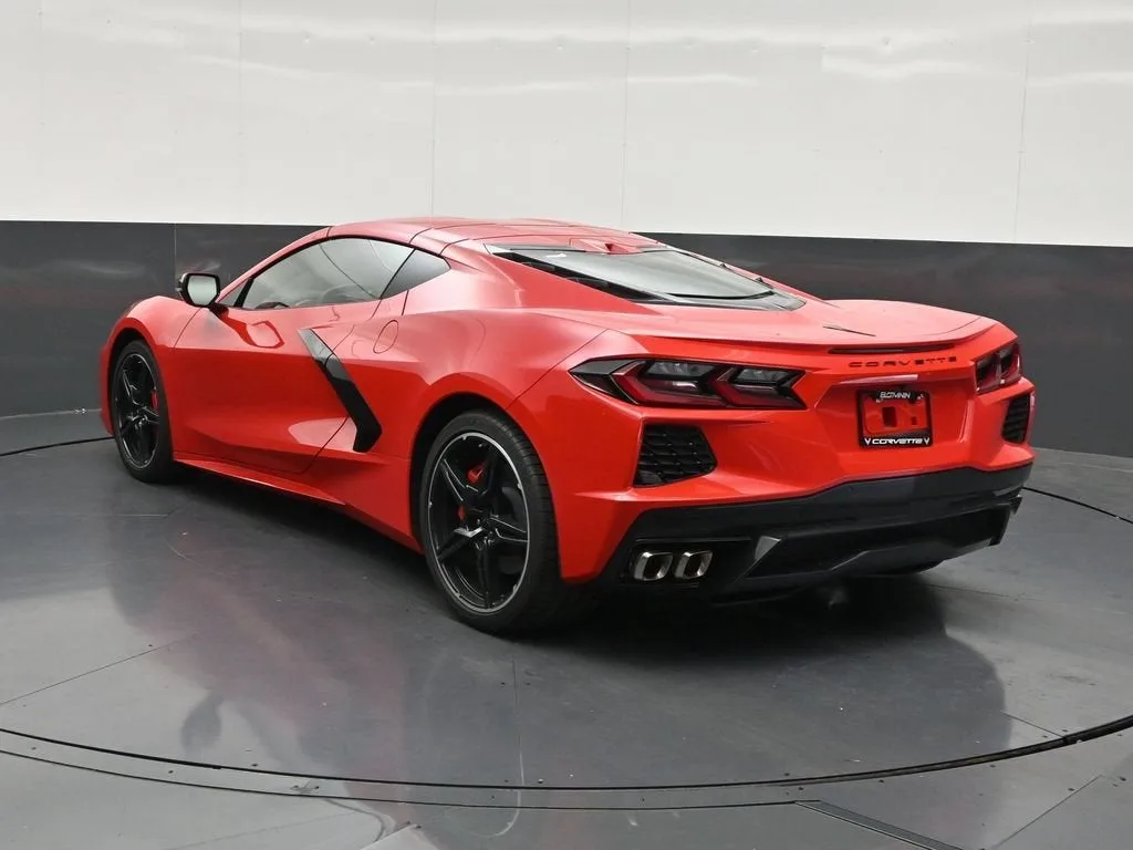 2024 Chevrolet Corvette Stingray 2LT photo 3