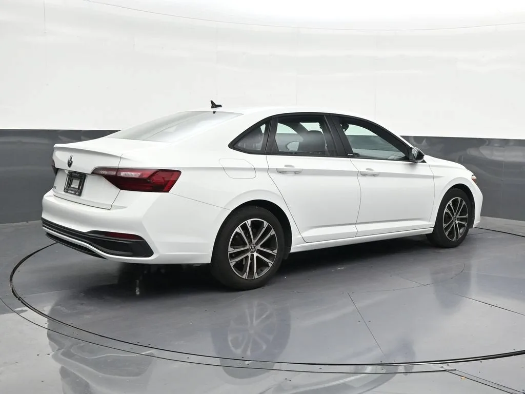 2023 Volkswagen Jetta 1.5T Sport photo 5