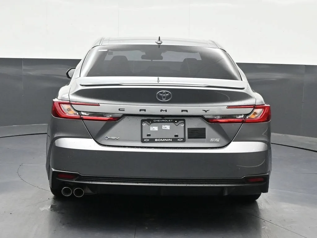 2025 Toyota Camry SE photo 4