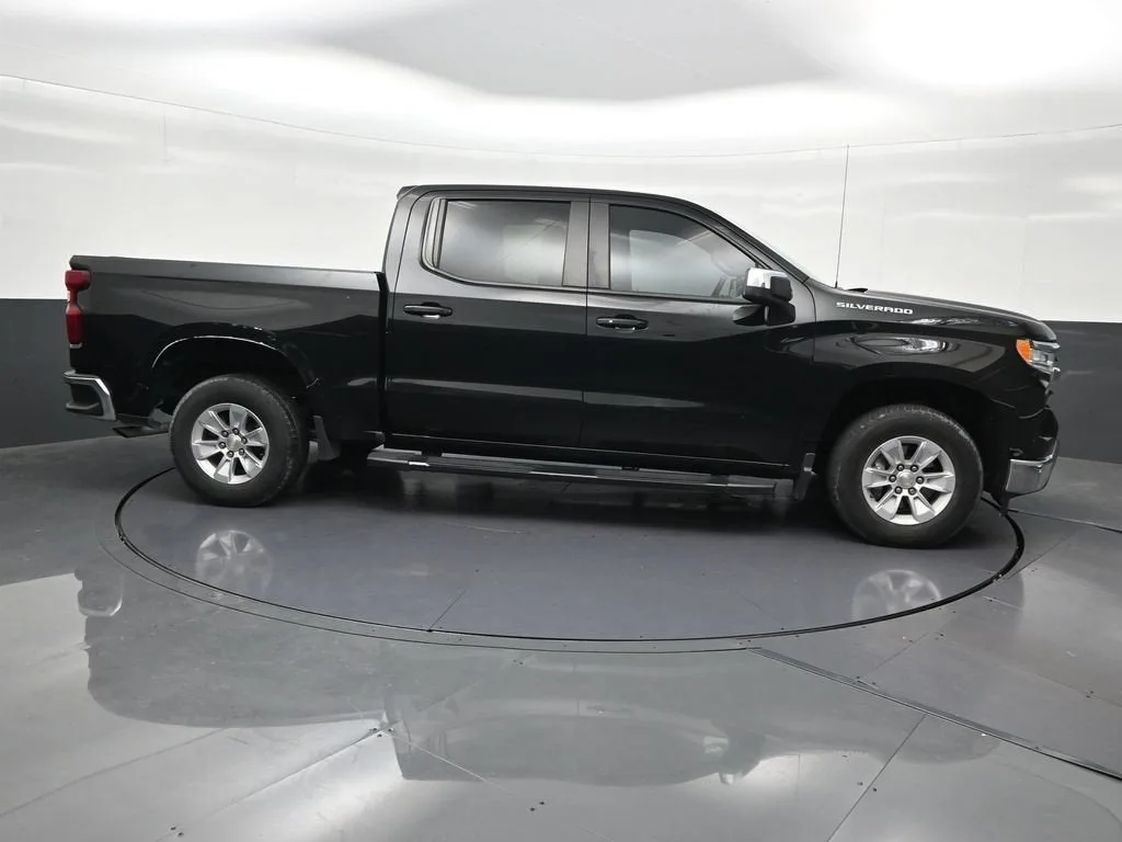 2023 Chevrolet Silverado 1500 LT photo 7