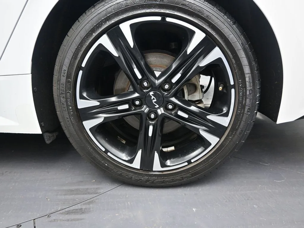 2022 Kia K5 GT-Line photo 10