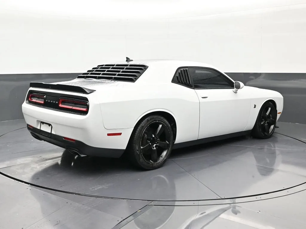2016 Dodge Challenger 392 Hemi Scat Pack Shaker photo 5