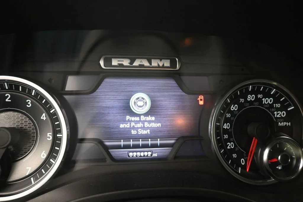2024 RAM 1500 Big Horn Crew Cab 4x2 5'7" Box photo 11