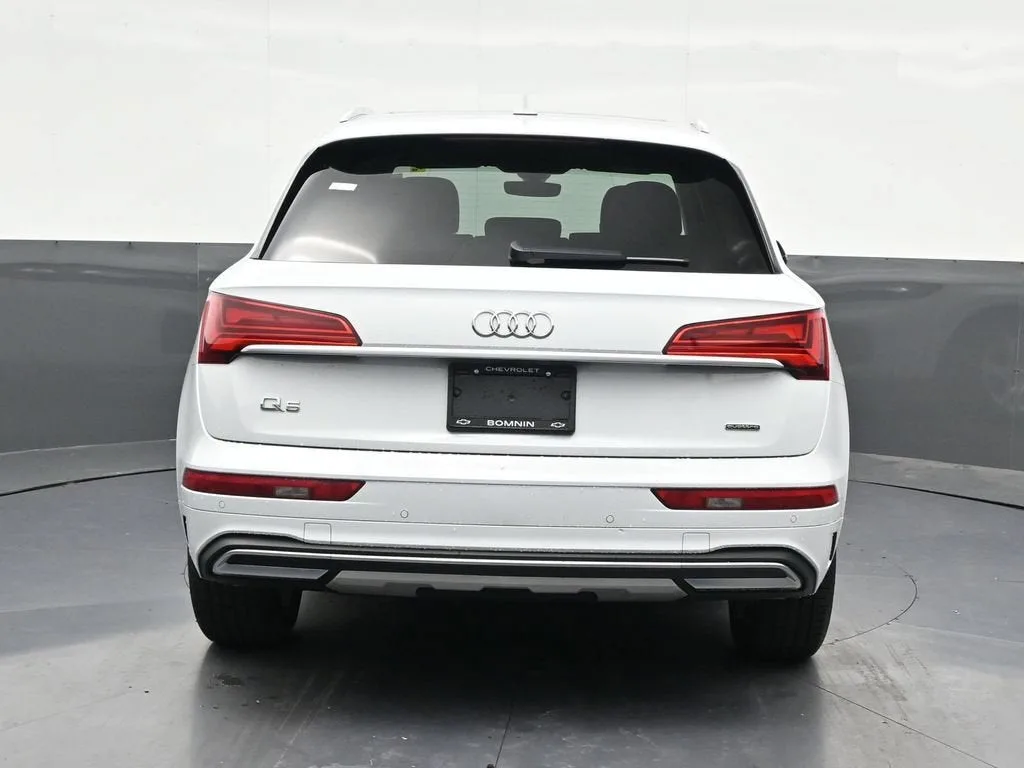 2022 Audi Q5 Premium 40 TFSI quattro S tronic photo 4