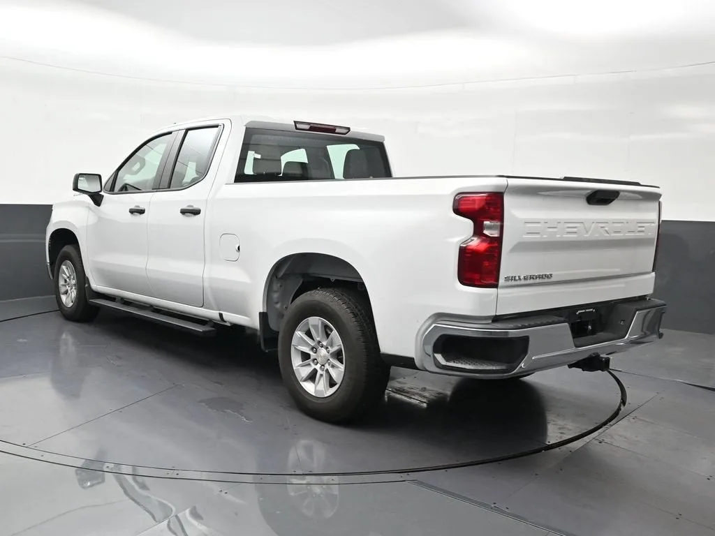 2025 Chevrolet Silverado 1500 WT photo 3
