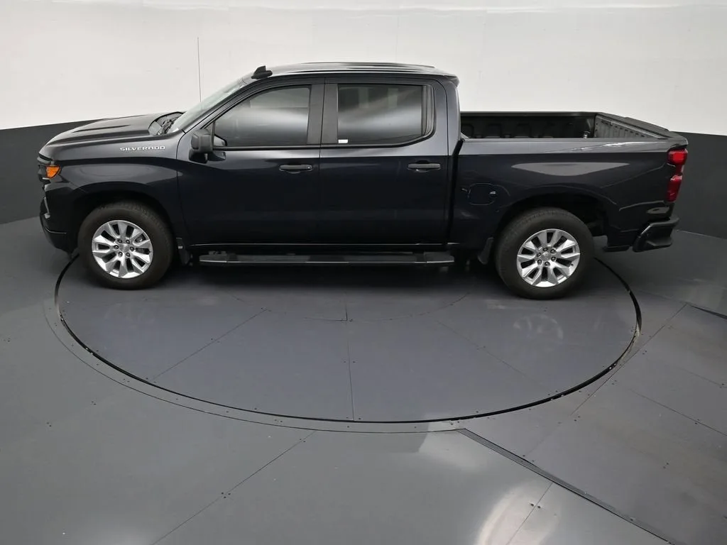 2022 Chevrolet Silverado 1500 Custom photo 10