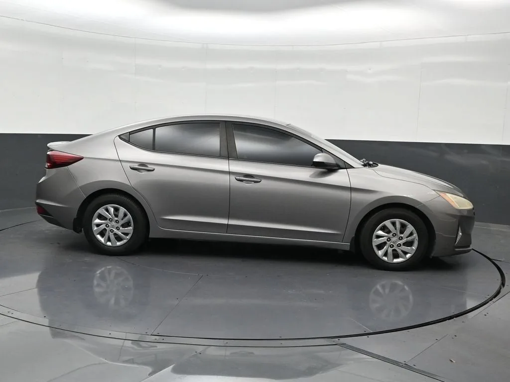 2020 Hyundai Elantra SE photo 7