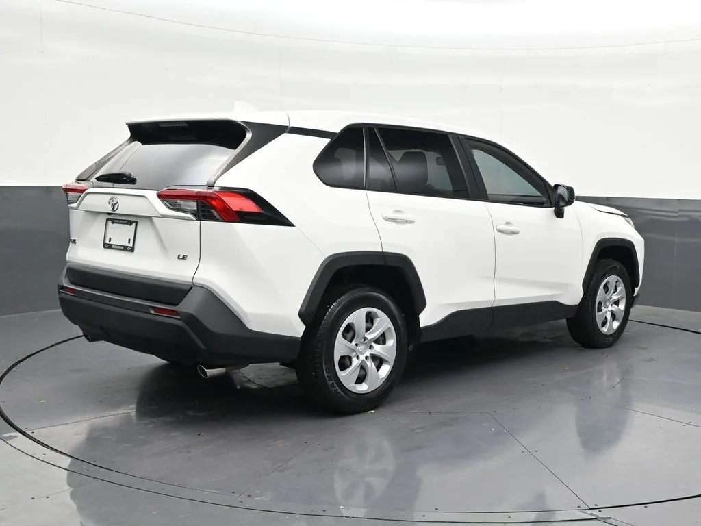 2023 Toyota RAV4 LE photo 5