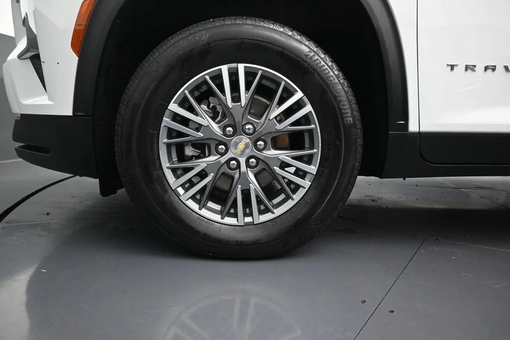2025 Chevrolet Traverse LT photo 10