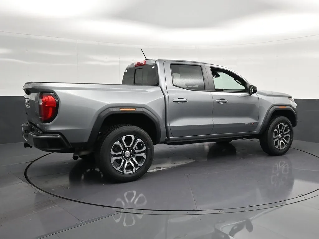2023 GMC Canyon AT4 photo 3