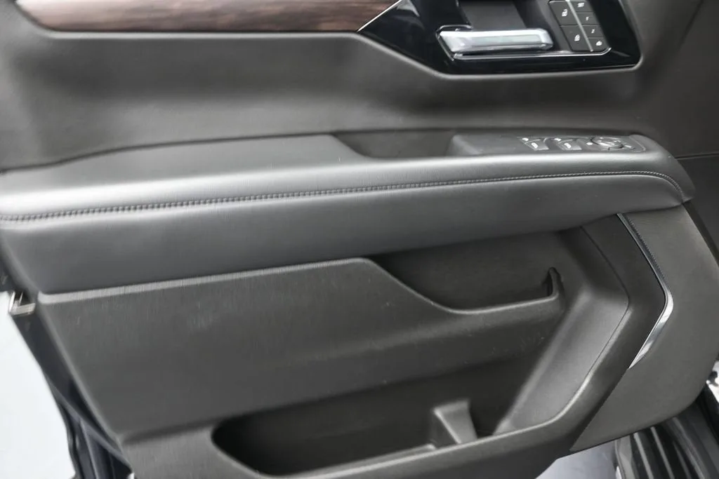 2025 Chevrolet Tahoe LT photo 11