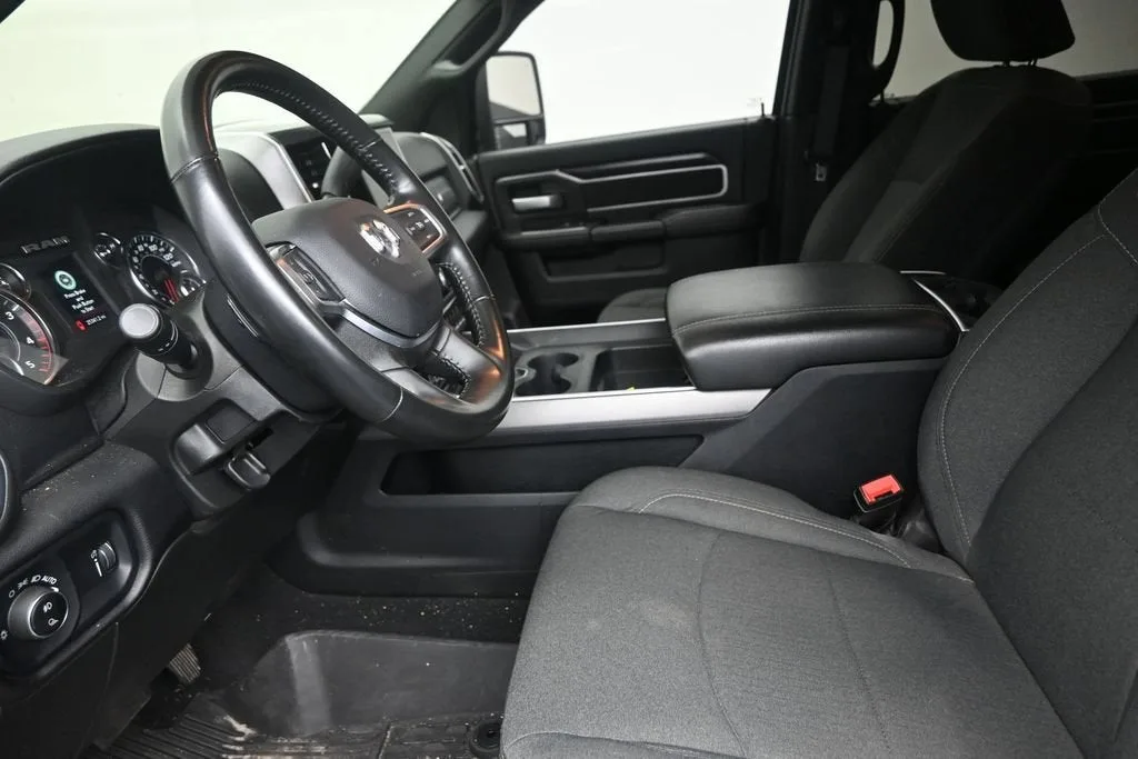2024 RAM 3500 Big Horn Crew Cab 4x4 8' Box photo 12
