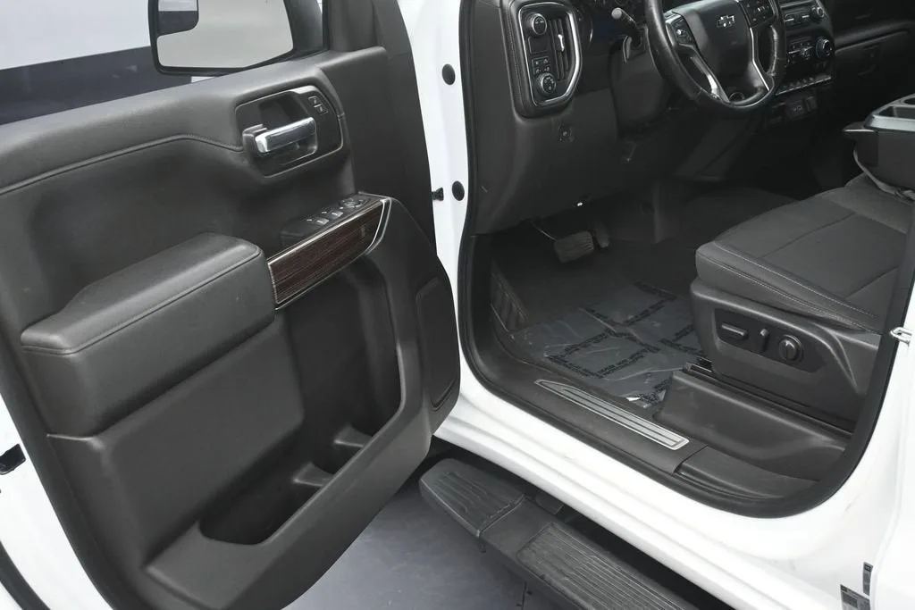 2021 Chevrolet Silverado 1500 RST photo 10