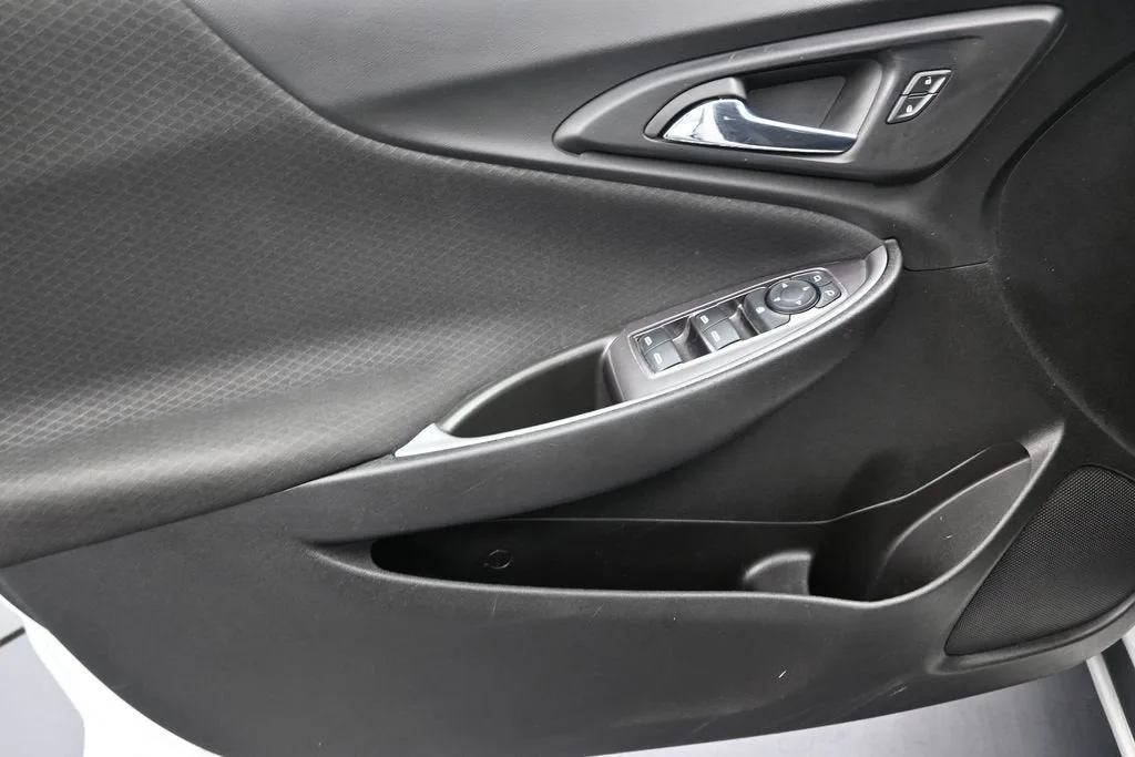 2022 Chevrolet Malibu LS photo 11