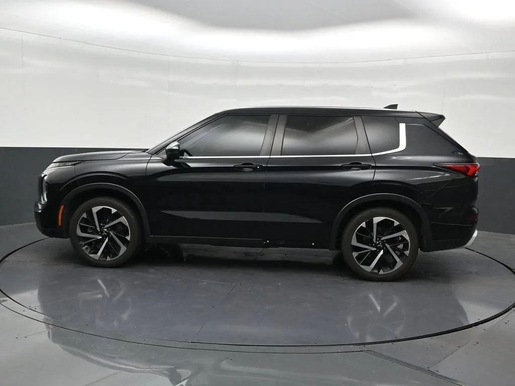2022 Mitsubishi Outlander SE 2.5 2WD photo 2