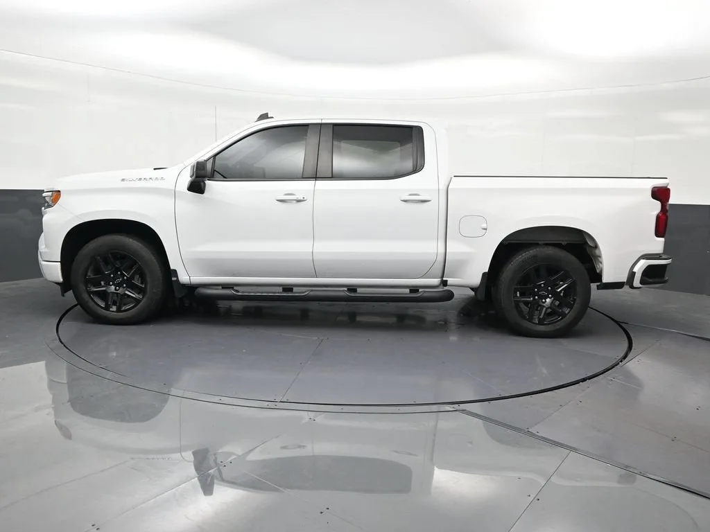 2023 Chevrolet Silverado 1500 RST photo 2