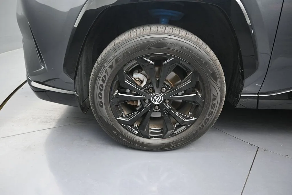 2023 Toyota RAV4 Hybrid SE photo 9