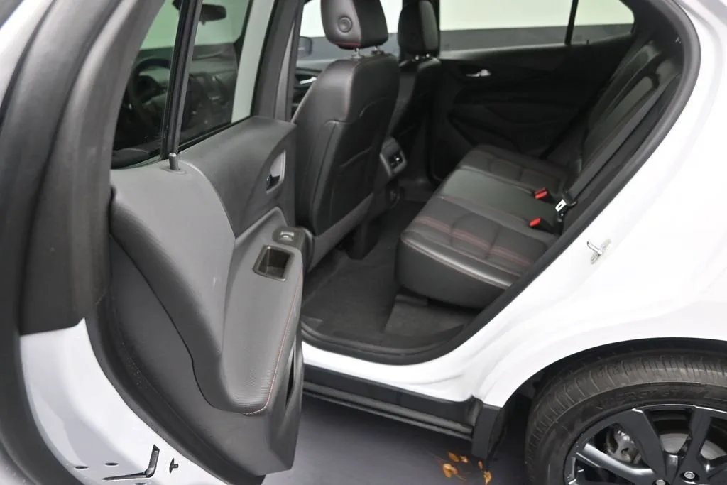 2023 Chevrolet Equinox RS photo 12