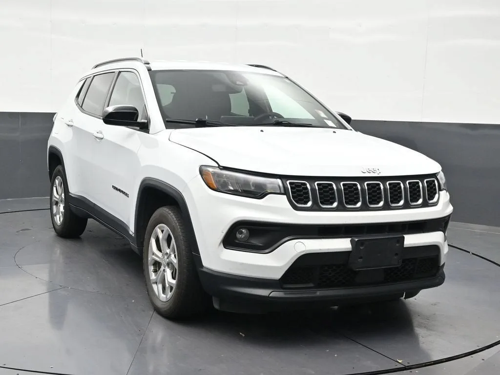 2024 Jeep Compass Latitude 4x4 photo 8
