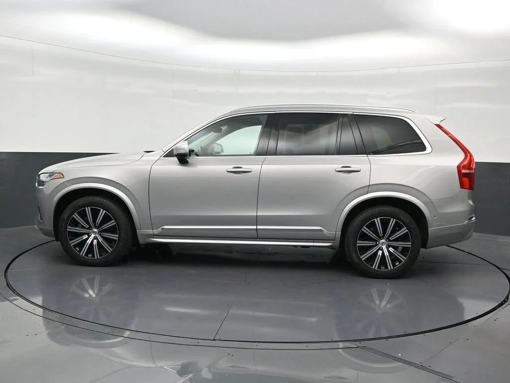2024 Volvo XC90 B6 Plus Bright Theme 7-Seater photo 2