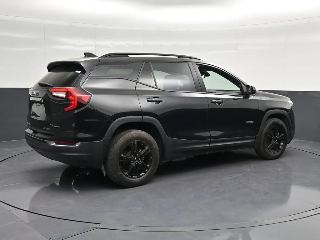 2023 GMC Terrain AT4 photo 3