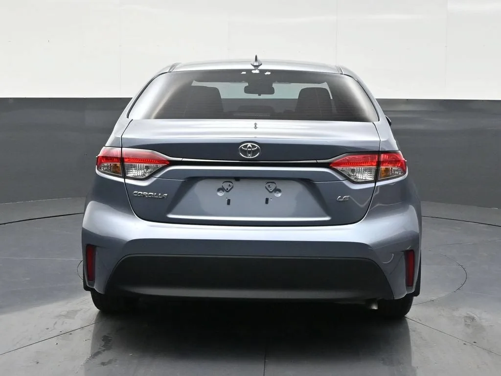2025 Toyota Corolla LE photo 4