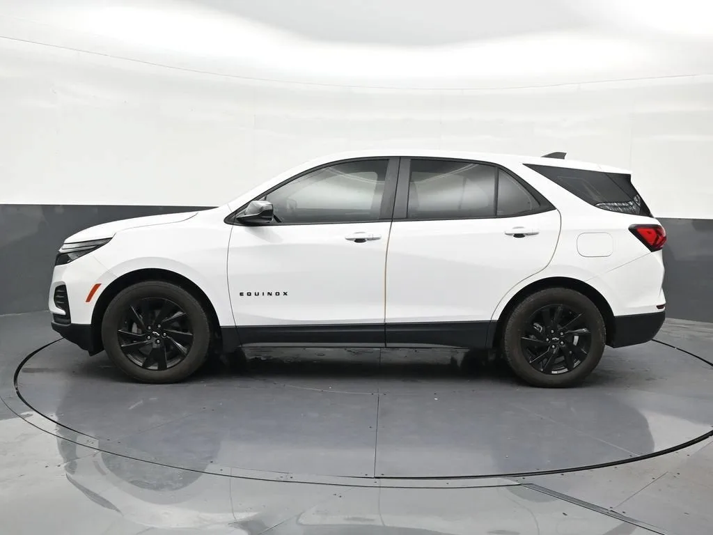 2024 Chevrolet Equinox LS photo 2