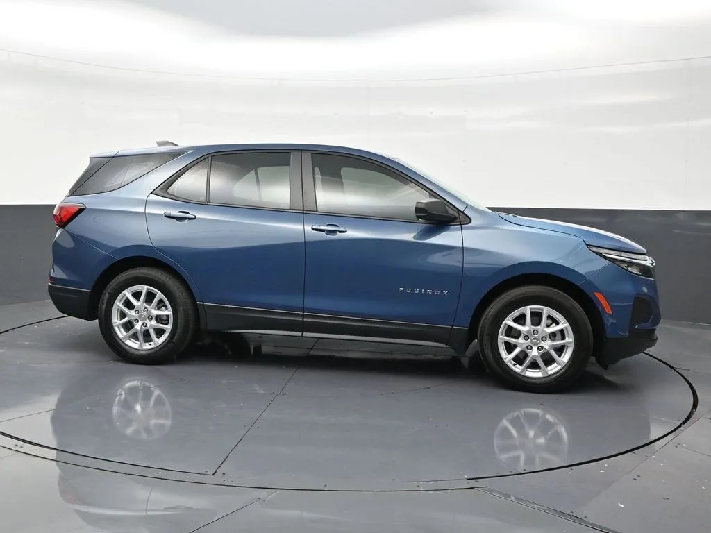 2024 Chevrolet Equinox LS photo 6