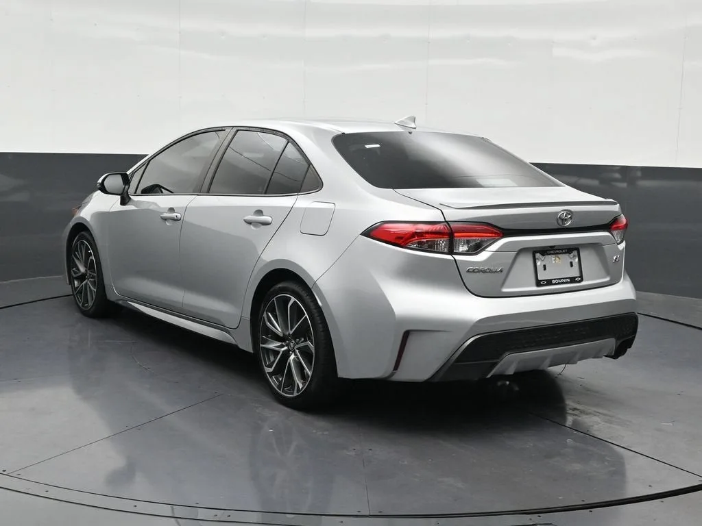 2022 Toyota Corolla SE photo 3