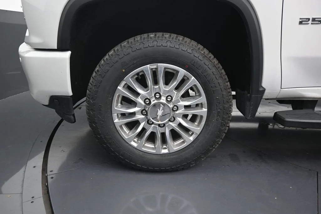 2020 Chevrolet Silverado 2500 HD High Country photo 9